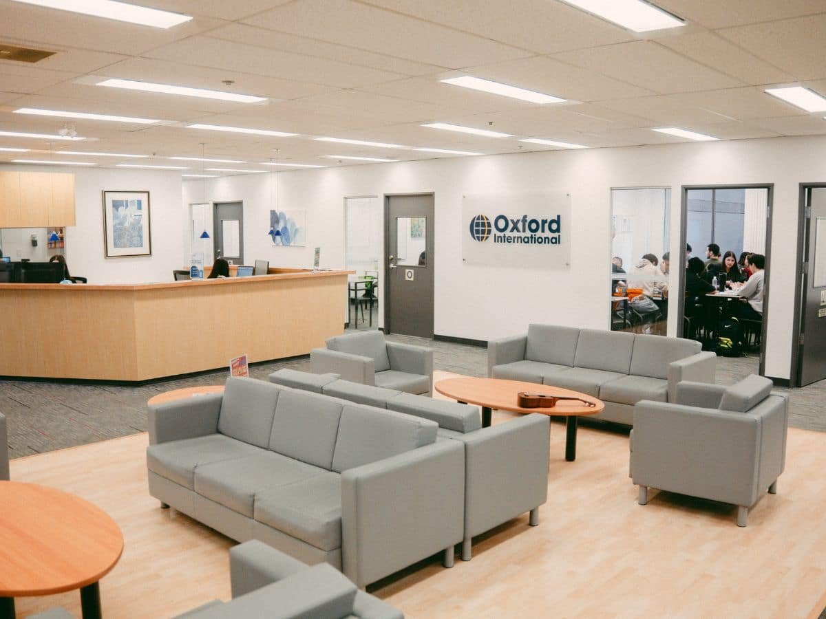 OIEG (Oxford International)-Vancouver сургуулийн зураг